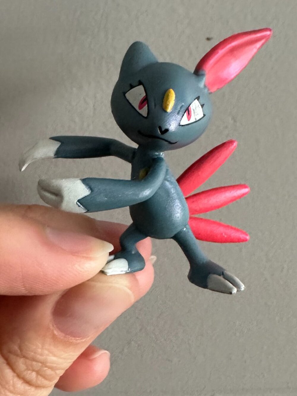 Sneasel Pokémon Figure